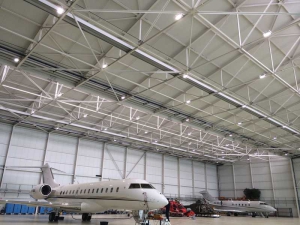 hangar aéroport projecteur led